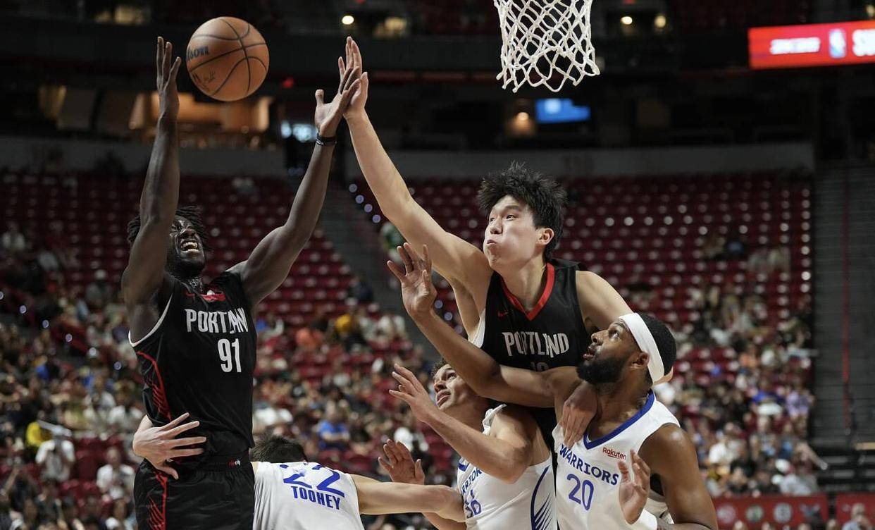 爱游戏波特兰开拓者训练开放日；加时末段遗憾出局引欢呼；CBA季后赛在即；年轻球员得到机会的简单介绍